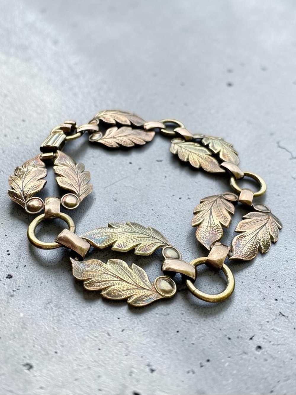 Antique-Style Leaf Link Bracelet in Aged Gold